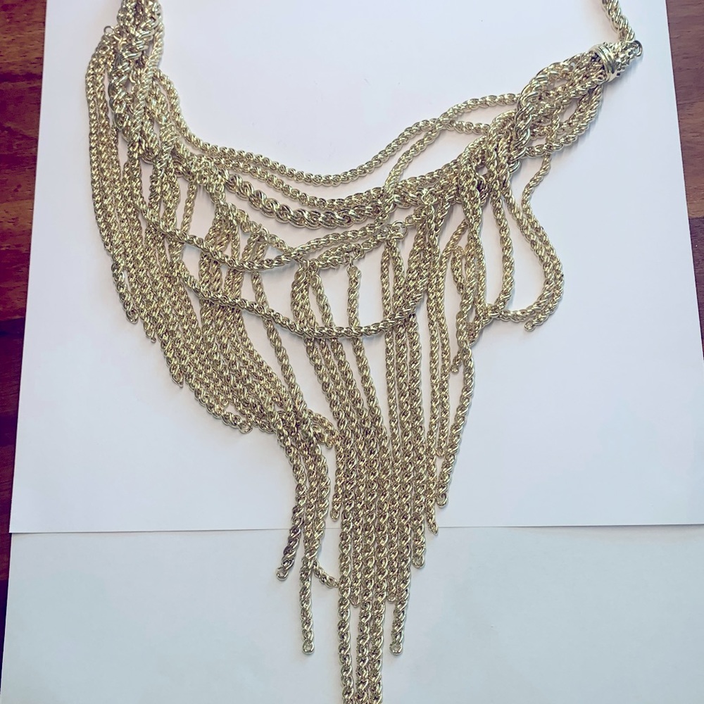 Kendra Scott necklace